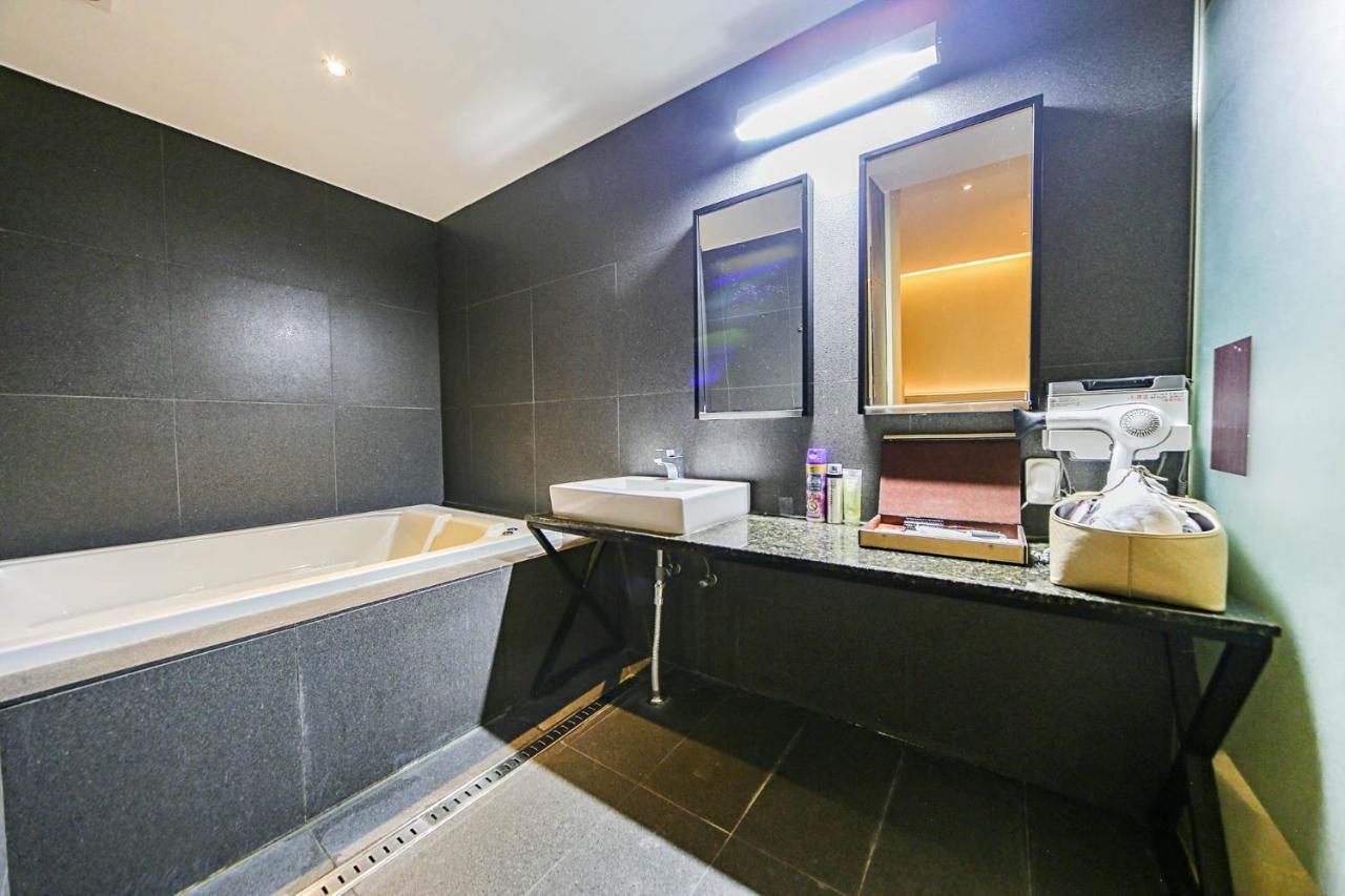 Hotel Myeongjak Chuncheon Exteriör bild
