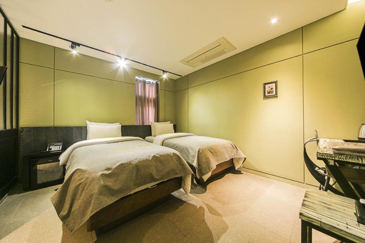 Hotel Myeongjak Chuncheon Exteriör bild