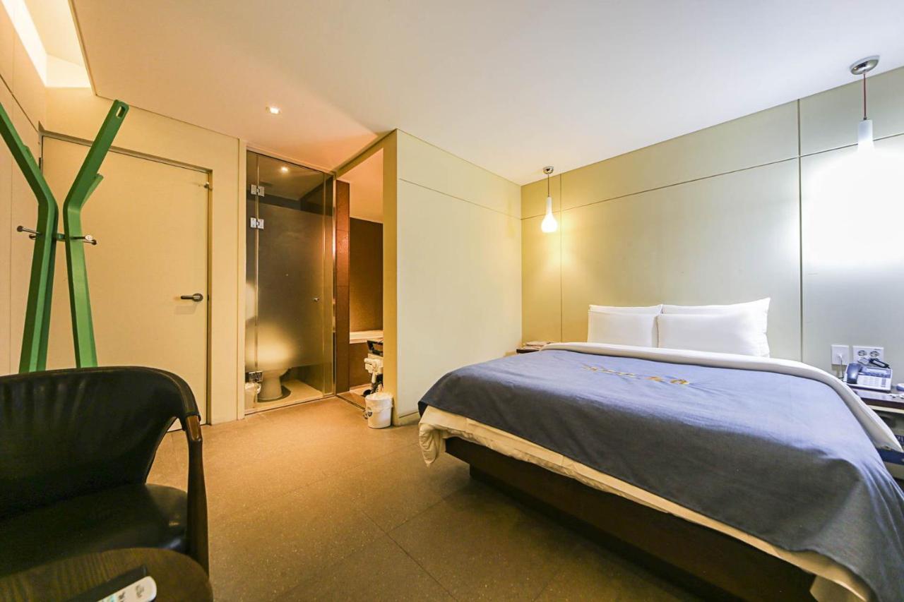 Hotel Myeongjak Chuncheon Exteriör bild