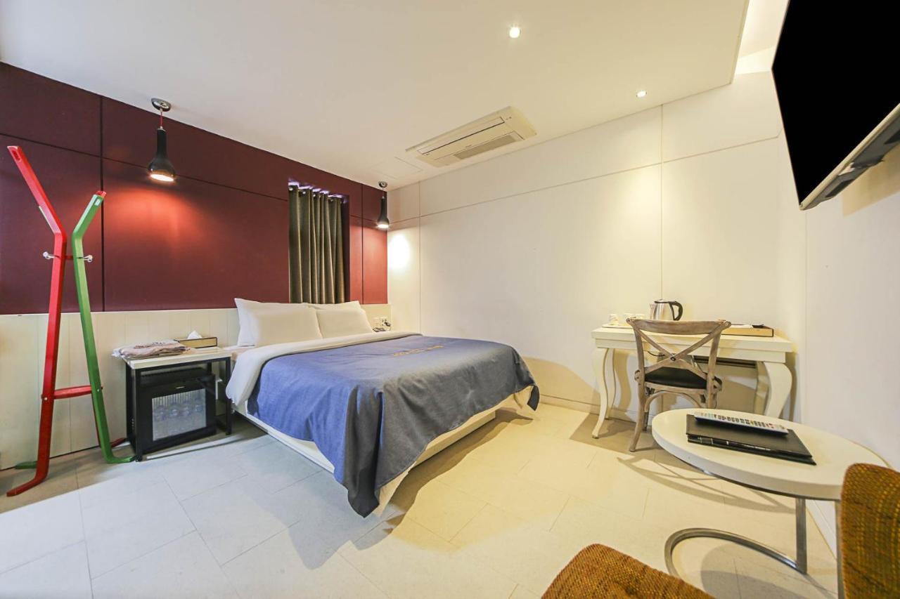 Hotel Myeongjak Chuncheon Exteriör bild