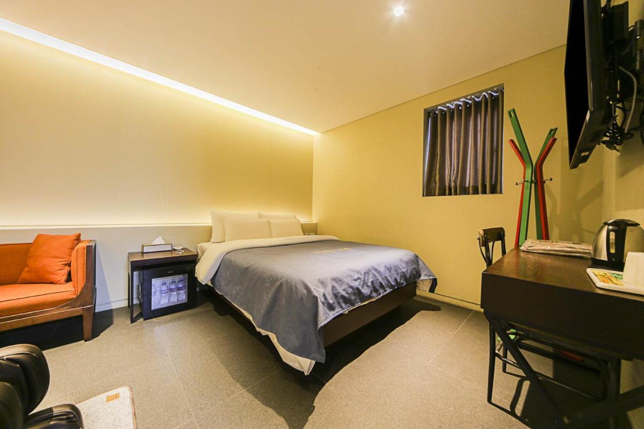 Hotel Myeongjak Chuncheon Exteriör bild