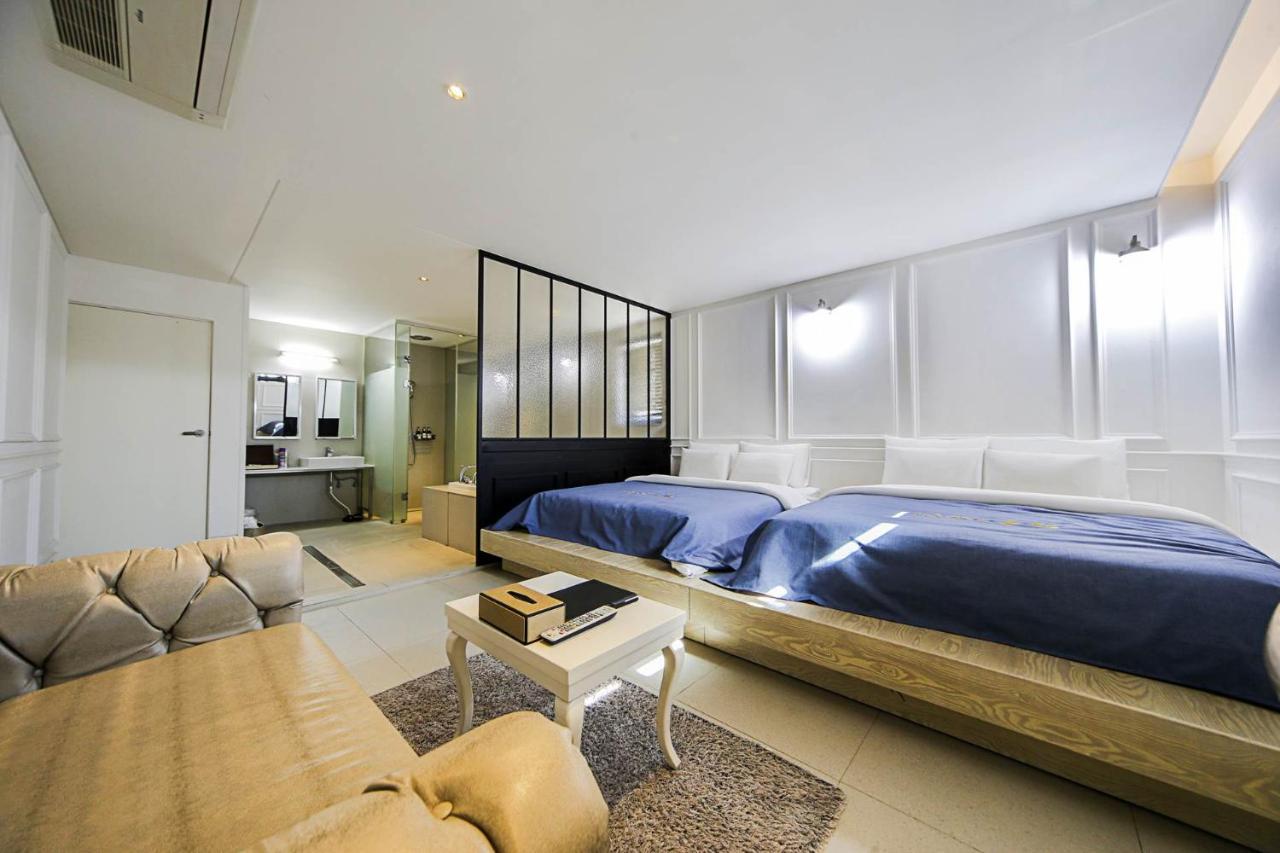 Hotel Myeongjak Chuncheon Exteriör bild
