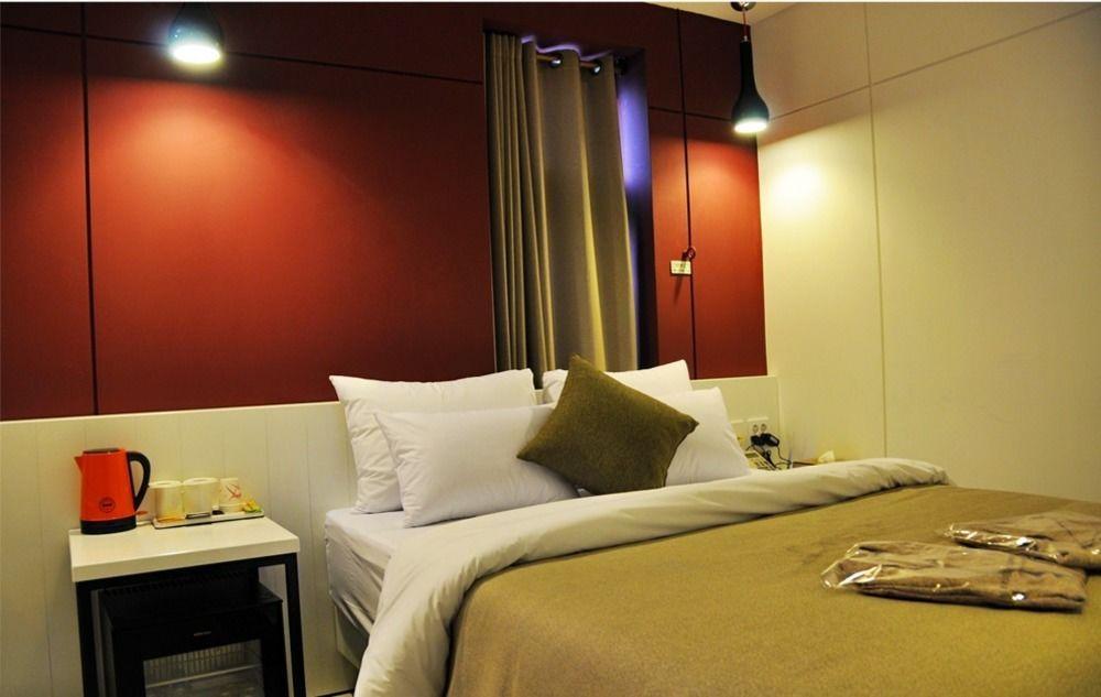 Hotel Myeongjak Chuncheon Exteriör bild
