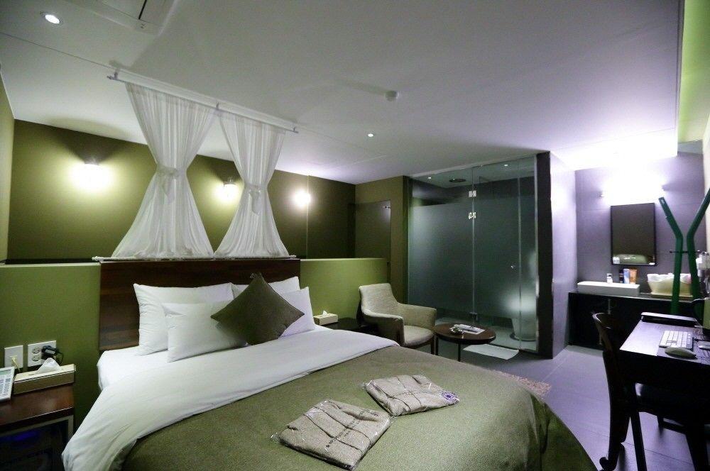 Hotel Myeongjak Chuncheon Exteriör bild